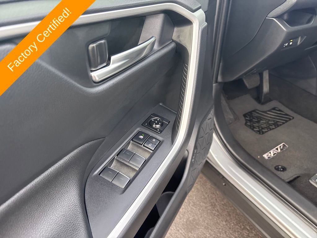 Used 2025 Toyota RAV4 XLE image 12