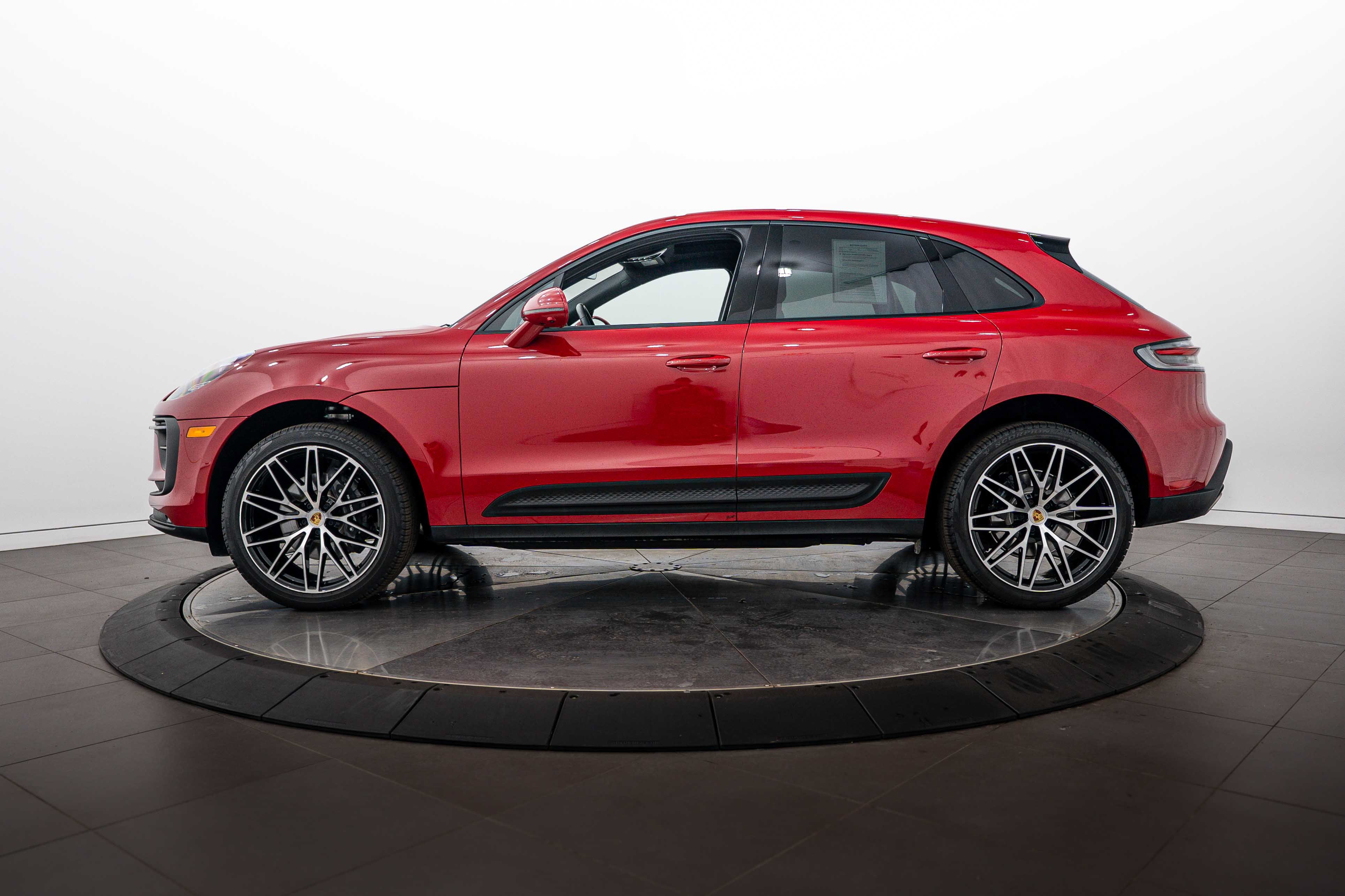 Certified 2026 Porsche Macan AWD/4WD image 2