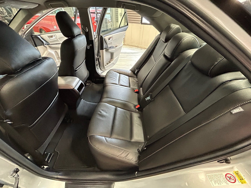 Used 2015 Toyota Camry SE FWD image 46