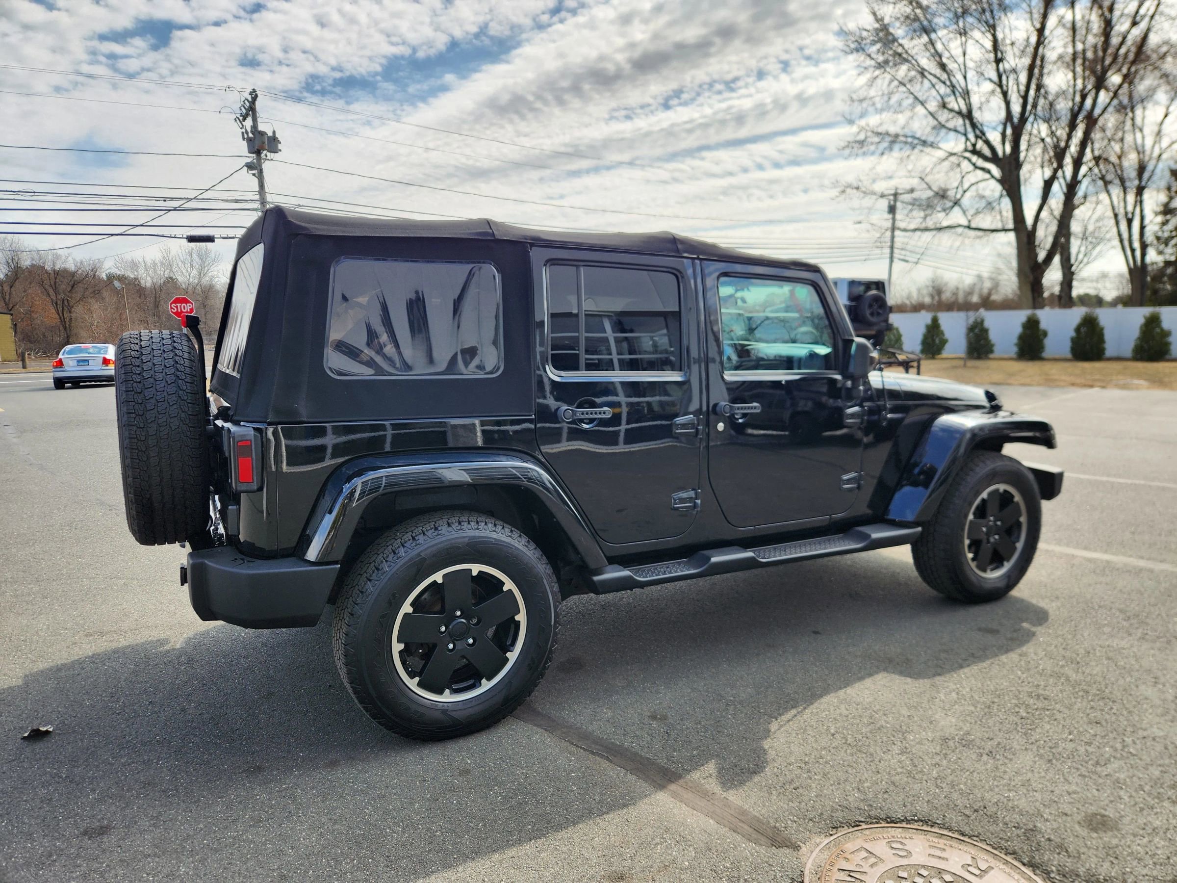 Used 2012 Jeep Wrangler Unlimited Sahara image 13