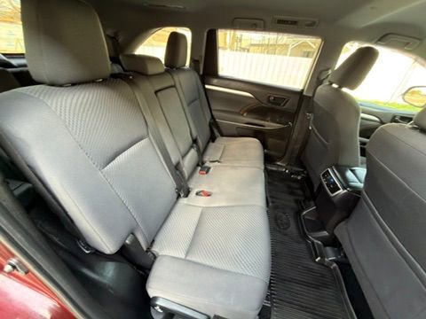 Used 2019 Toyota Highlander LE AWD/4WD image 30