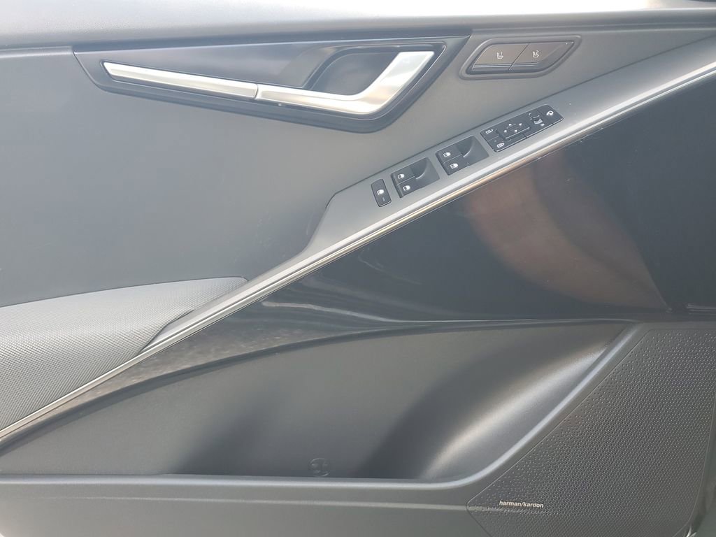 Used 2023 Kia Niro SX Touring image 20