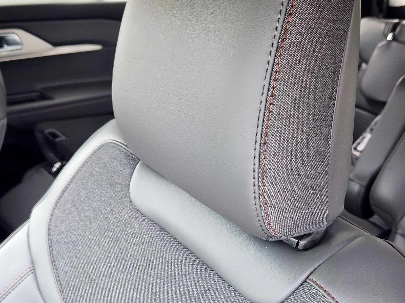 New 2026 Ford Explorer Active w/ Active Comfort Package RWD image 15
