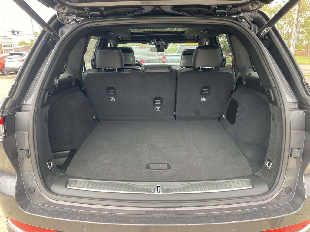 New 2025 Jeep Grand Cherokee Overland w/ Luxury Tech Group IV image 9