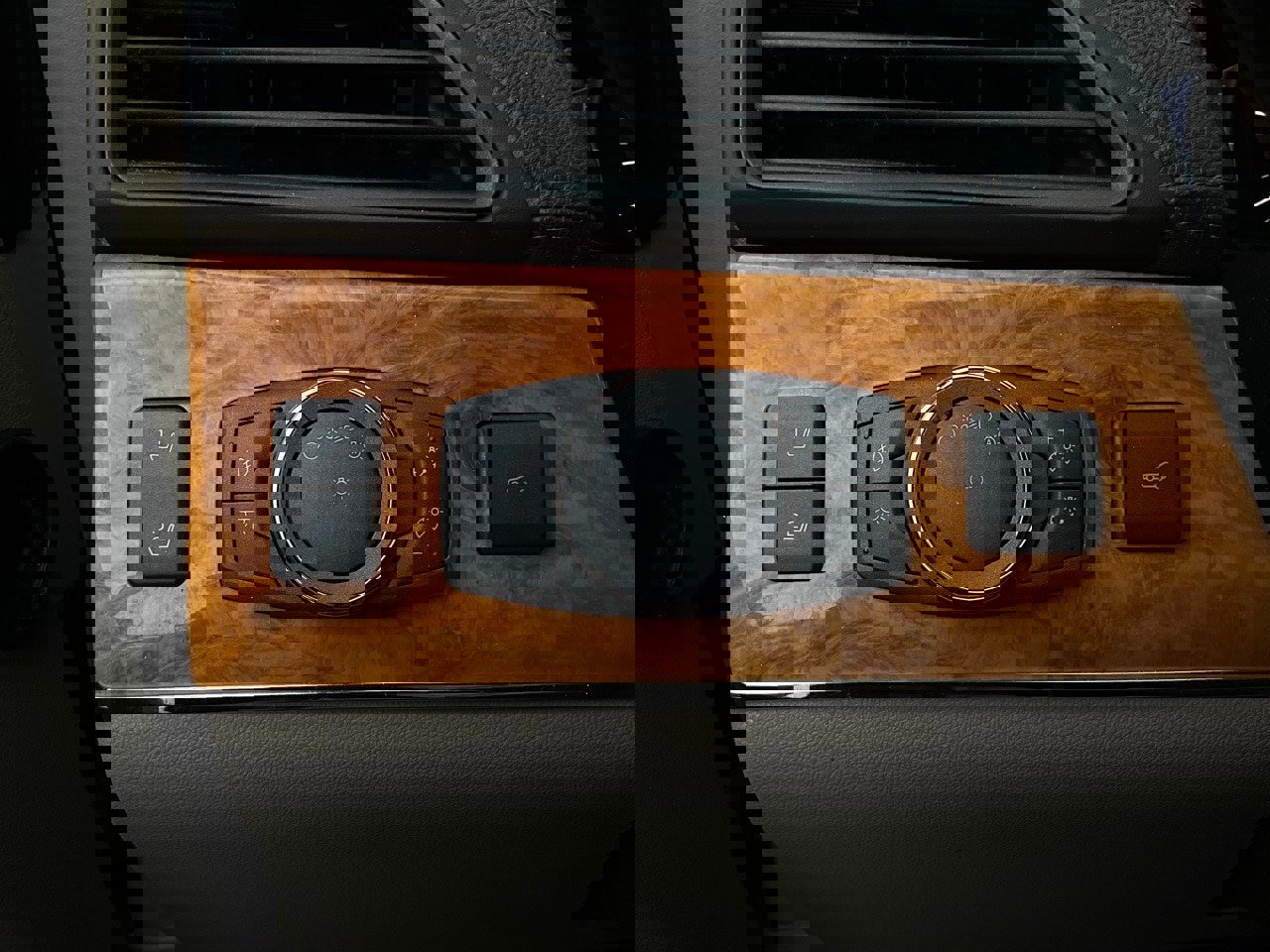 Used 2014 Lincoln MKX FWD w/ Equipment Group 102A image 23