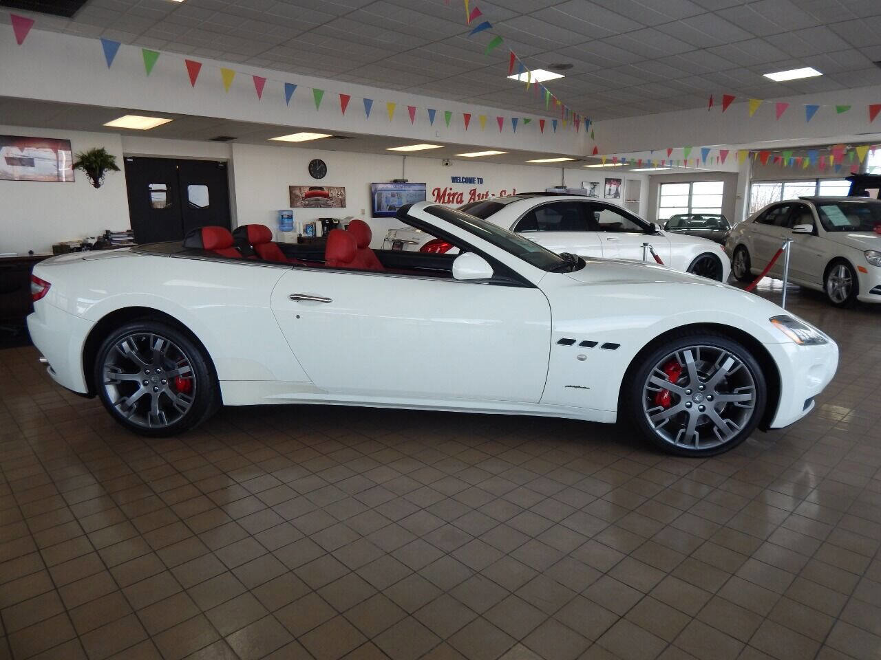 Used 2011 Maserati GranTurismo Base 2dr Convertible image 3
