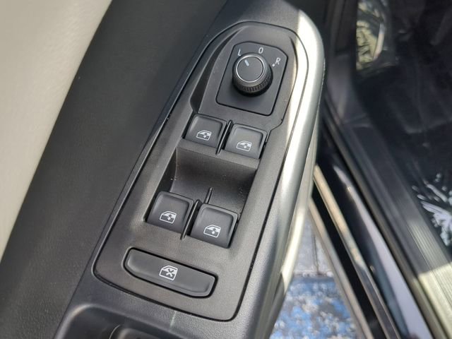 Certified 2025 Volkswagen Taos S FWD image 16
