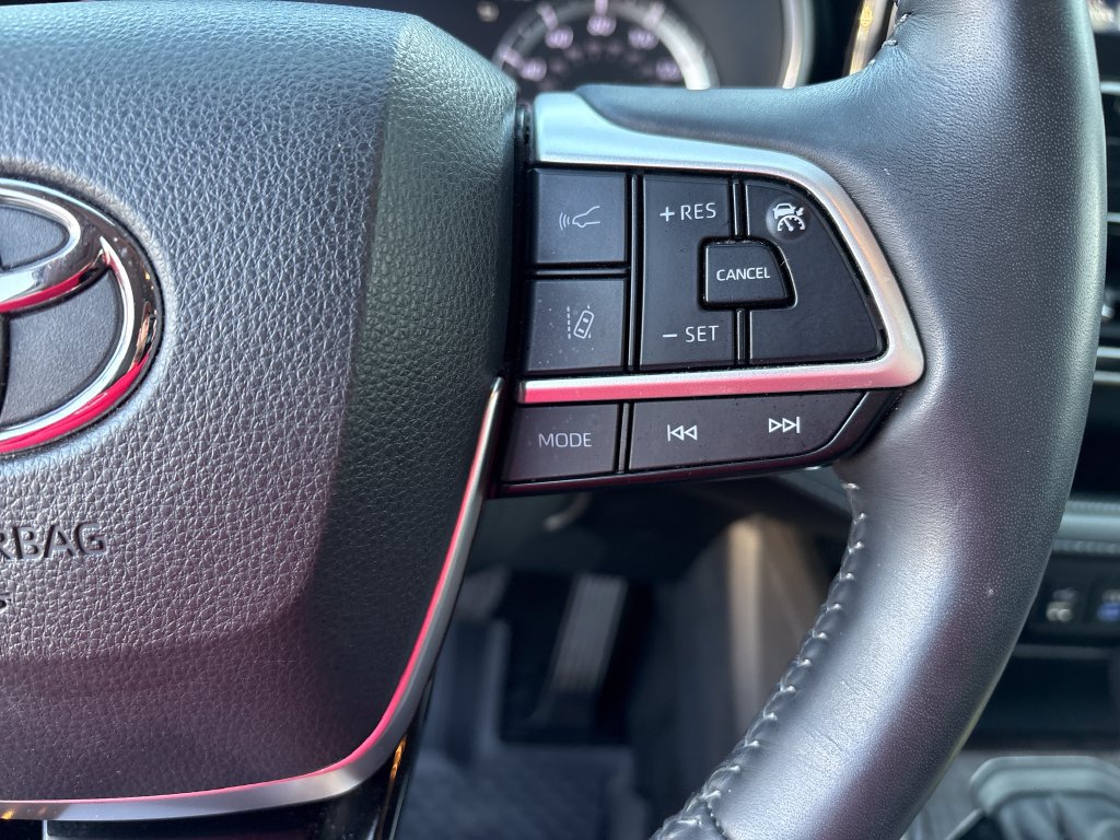 Used 2022 Toyota Highlander Limited AWD/4WD image 33