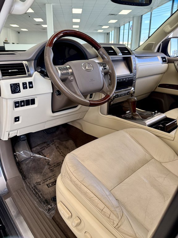 Used 2016 Lexus GX 460 w/ Premium Package AWD/4WD image 13