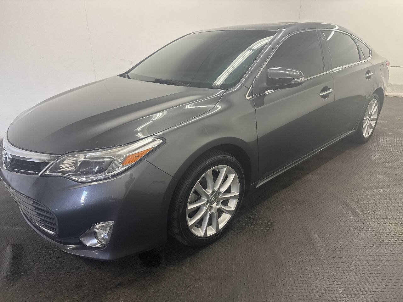 Used 2013 Toyota Avalon Limited FWD image 1