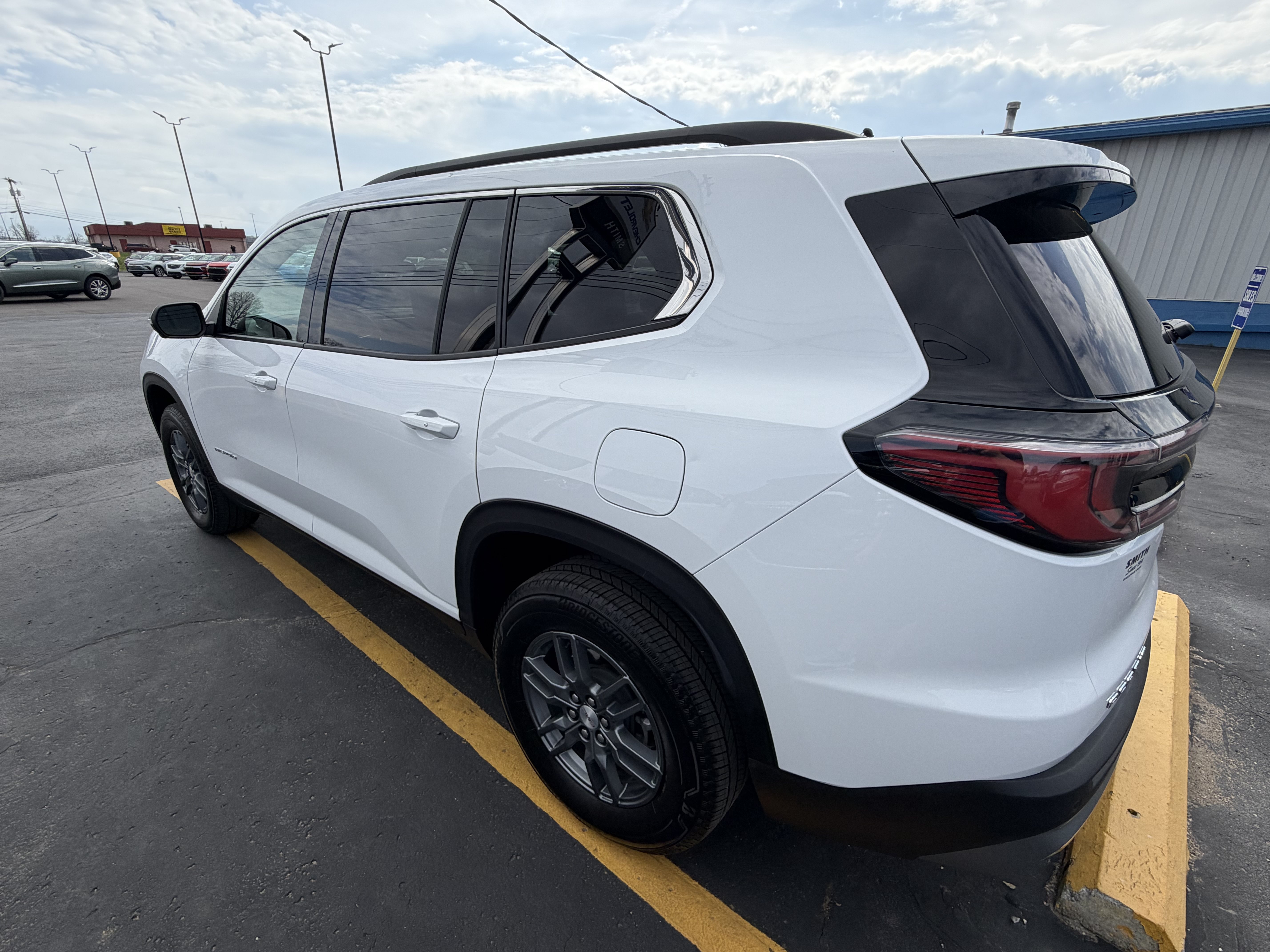 Used 2025 GMC Acadia Elevation FWD image 9