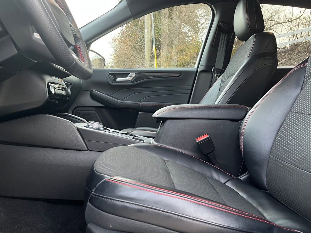 Certified 2023 Ford Escape ST-Line w/ Tech Pack #1 image 17