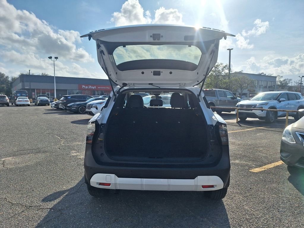 Used 2025 Nissan Kicks SR image 25