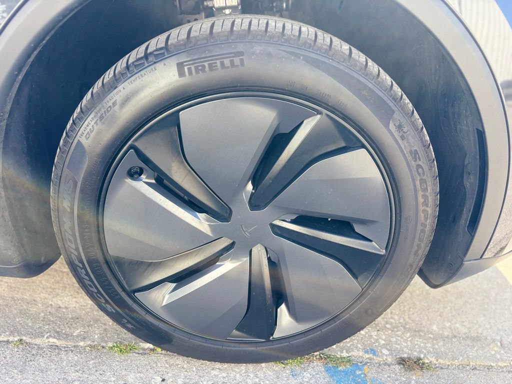 Used 2026 Tesla Model Y 2WD image 11