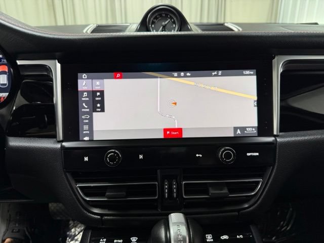 Used 2023 Porsche Macan AWD/4WD image 13
