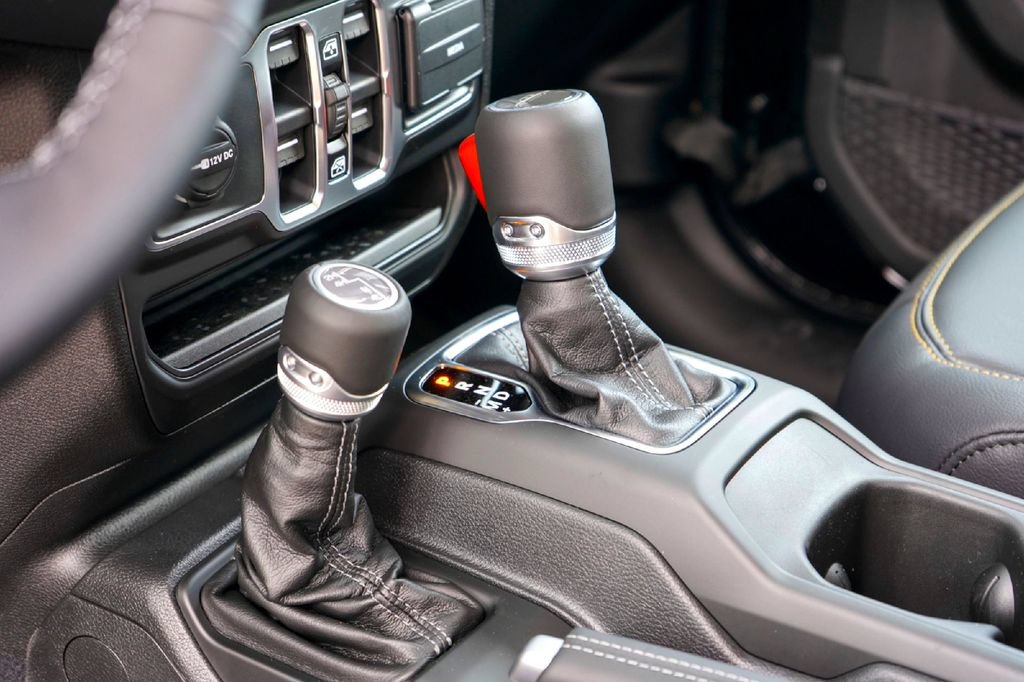 New 2026 Jeep Gladiator Sport AWD/4WD image 16
