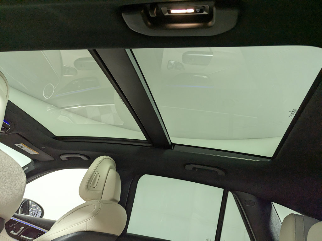 Used 2024 Mercedes-Benz GLC 300 4MATIC image 11