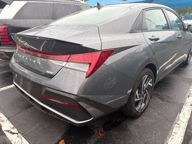 Certified 2025 Hyundai Elantra SEL FWD image 10