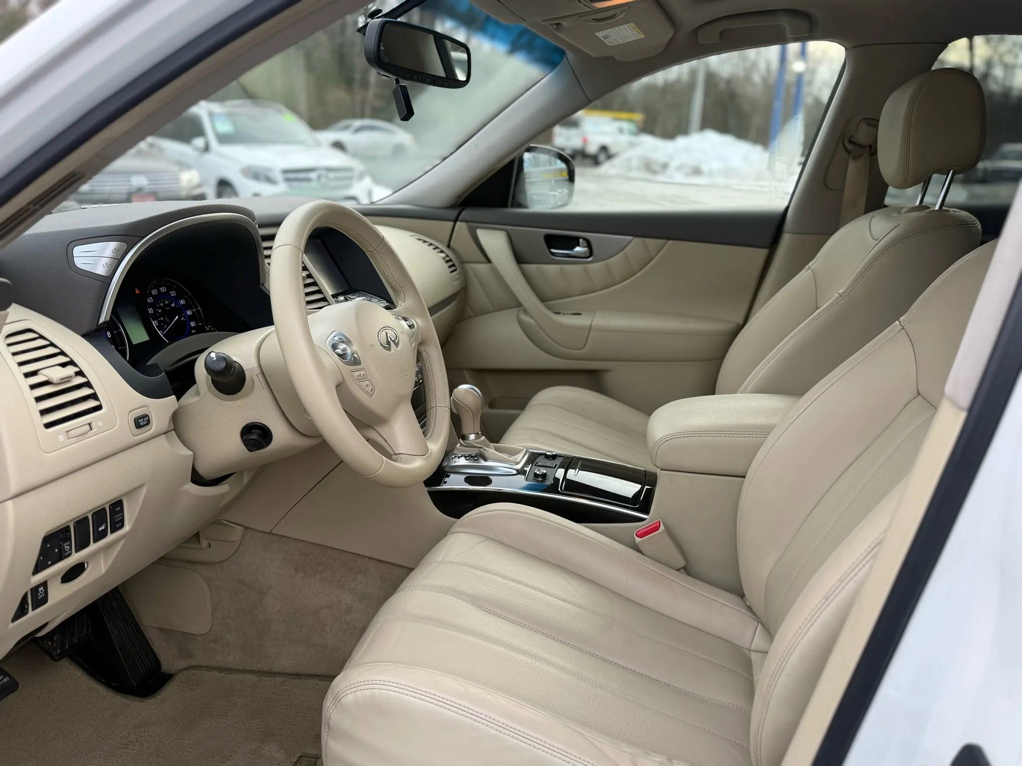 Used 2016 INFINITI QX70 3.7 Sport Utility 4D w/ Premium Package image 10