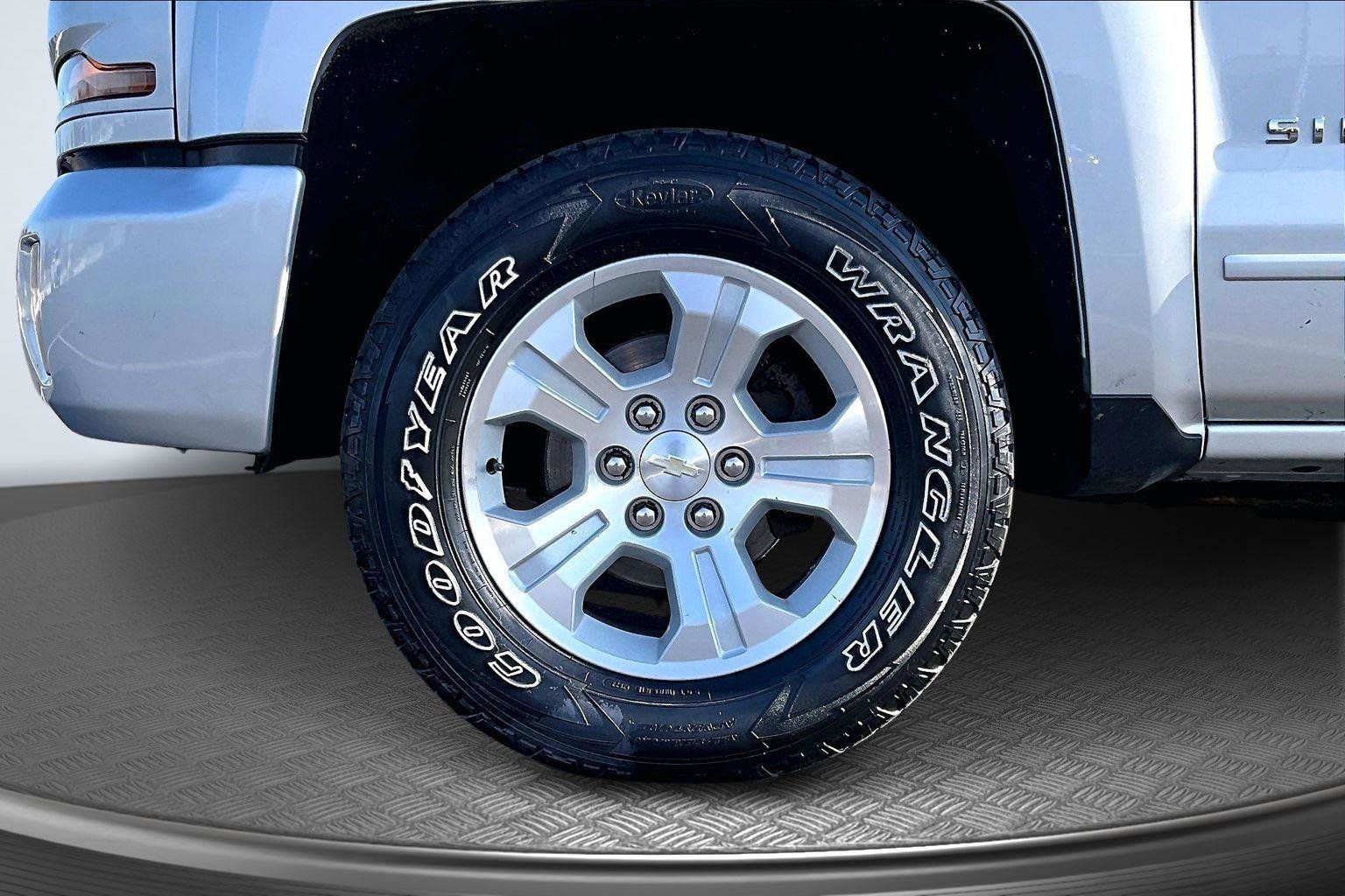 Used 2019 Chevrolet Silverado 1500 LT w/ All Star Edition image 10