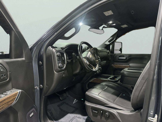 Used 2020 Chevrolet Silverado 2500 High Country w/ Technology Package AWD/4WD image 16