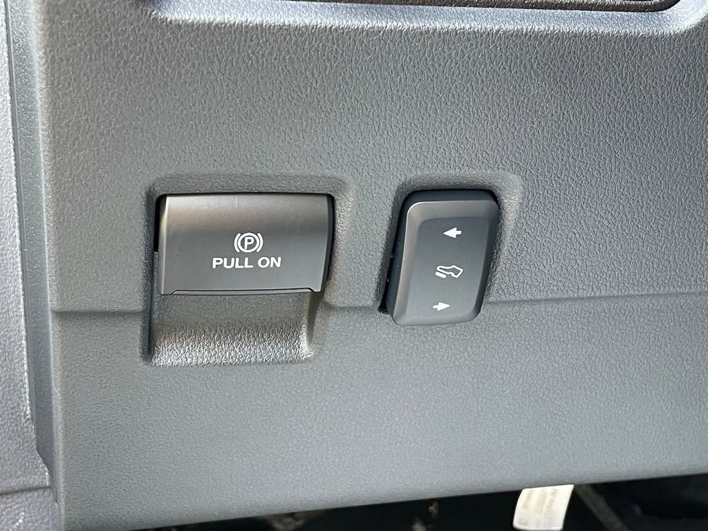 Used 2026 Ford F350 Platinum w/ FX4 Off-Road Package image 39