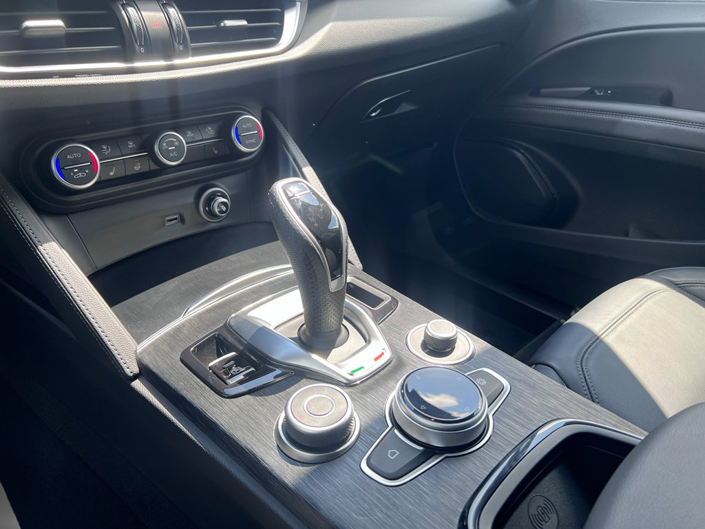 Used 2024 Alfa Romeo Stelvio Sprint image 22
