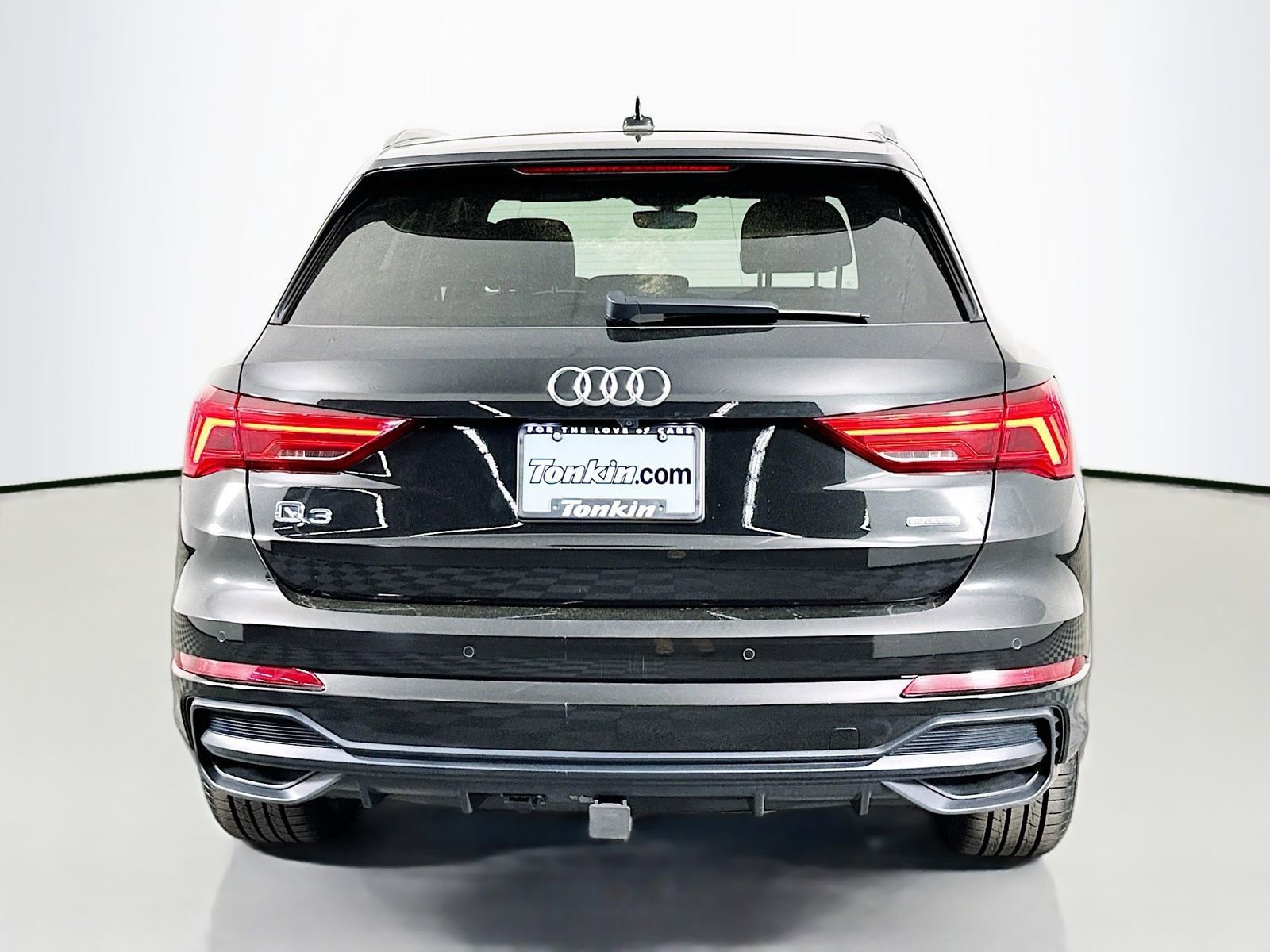 Used 2020 Audi Q3 2.0T Premium w/ Convenience Package AWD/4WD image 8