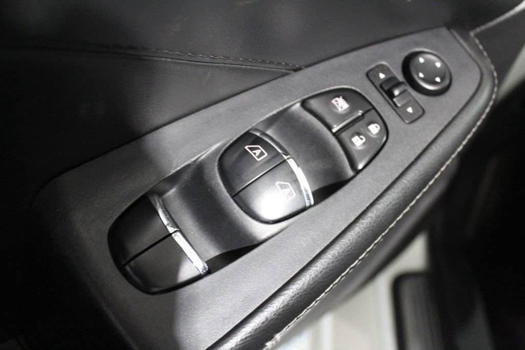 Used 2018 Nissan Maxima Platinum image 11