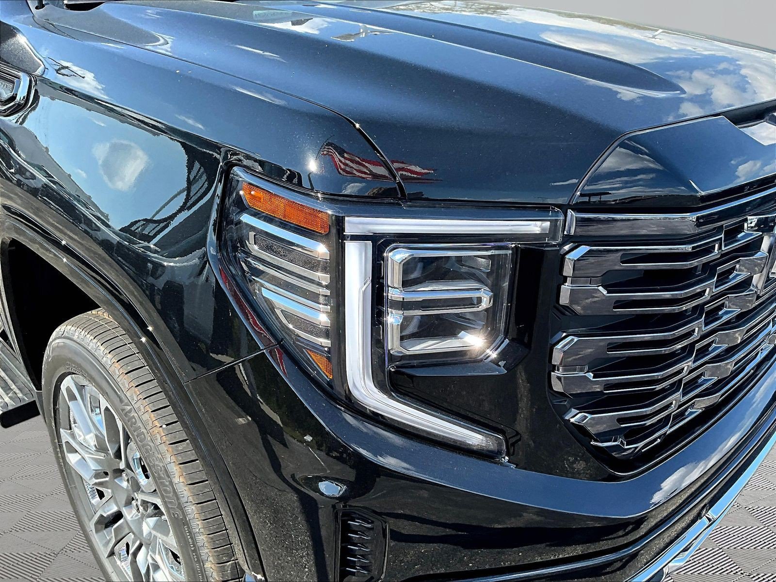 New 2026 GMC Sierra 1500 Denali Ultimate w/ LPO, Black Badging Package AWD/4WD image 8