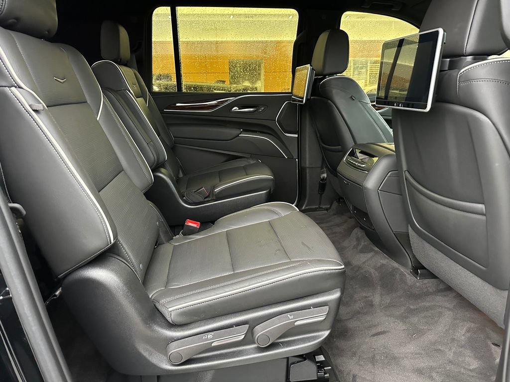 Used 2023 Cadillac Escalade ESV Premium Luxury AWD/4WD image 12