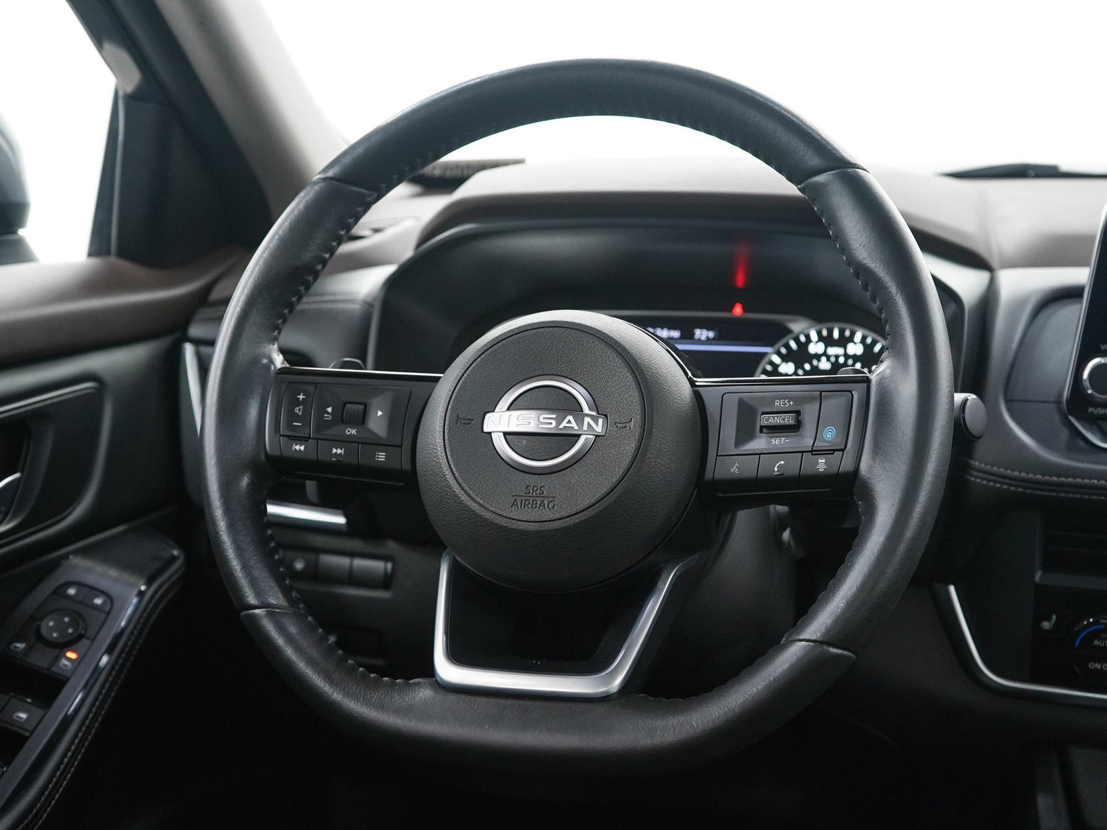 Used 2023 Nissan Rogue SV w/ SV Premium B Package AWD/4WD image 18