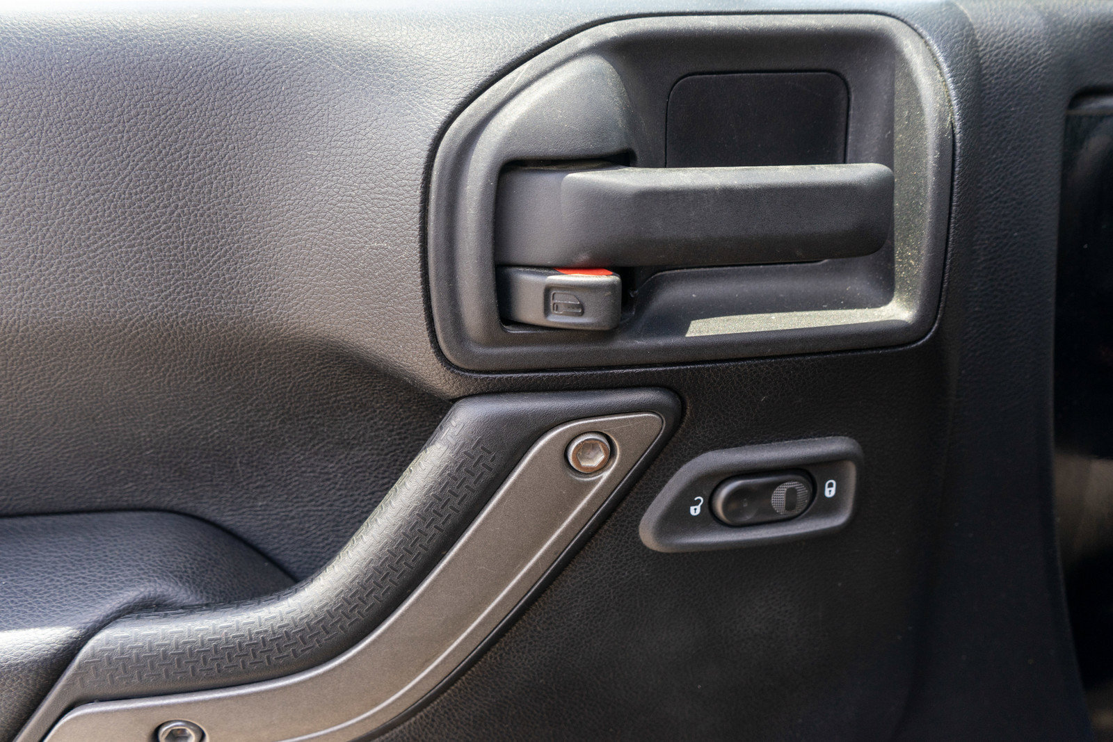 Used 2012 Jeep Wrangler Unlimited Sport AWD/4WD image 14
