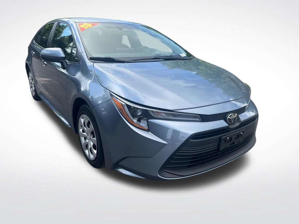 Used 2025 Toyota Corolla LE FWD image 3