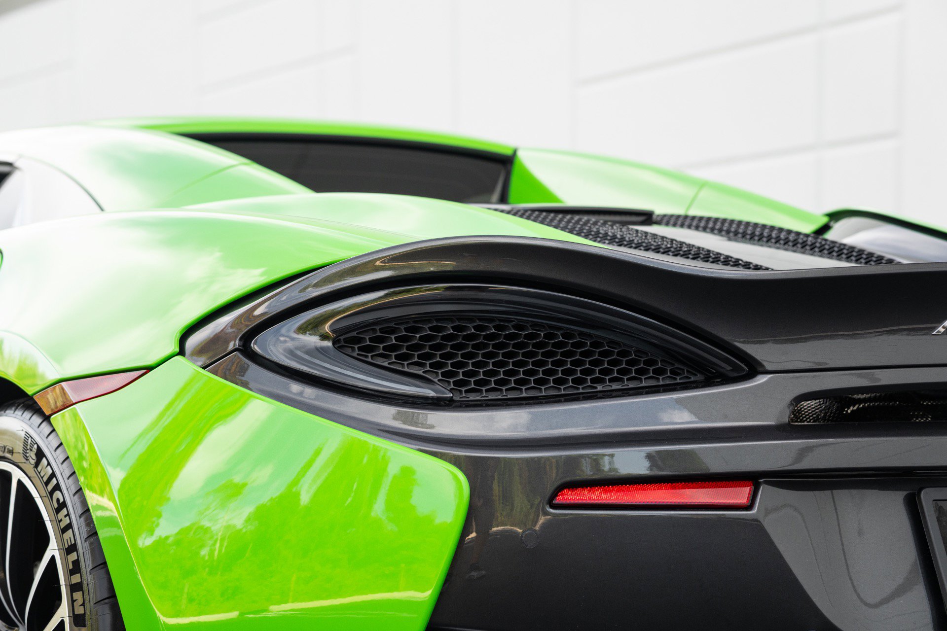 Used 2018 McLaren 570S Spider RWD image 30