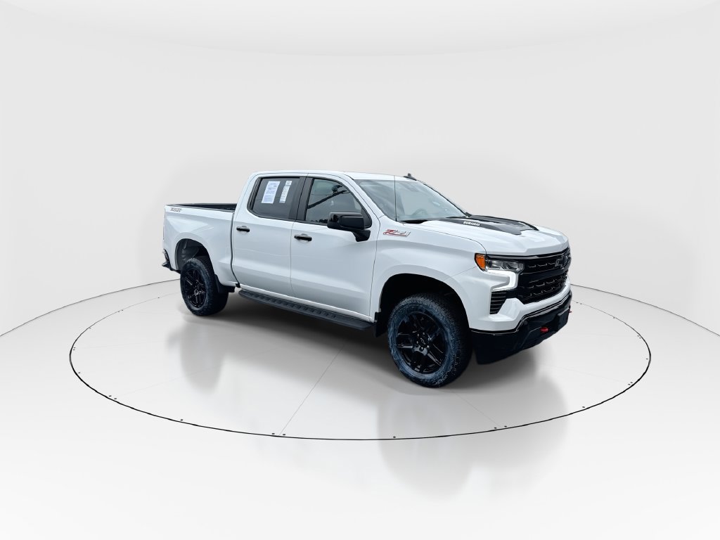 Used 2025 Chevrolet Silverado 1500 LT Trail Boss AWD/4WD image 2