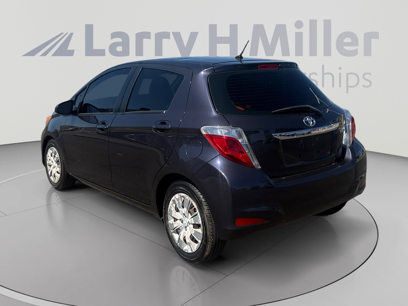 Used 2014 Toyota Yaris L FWD image 3
