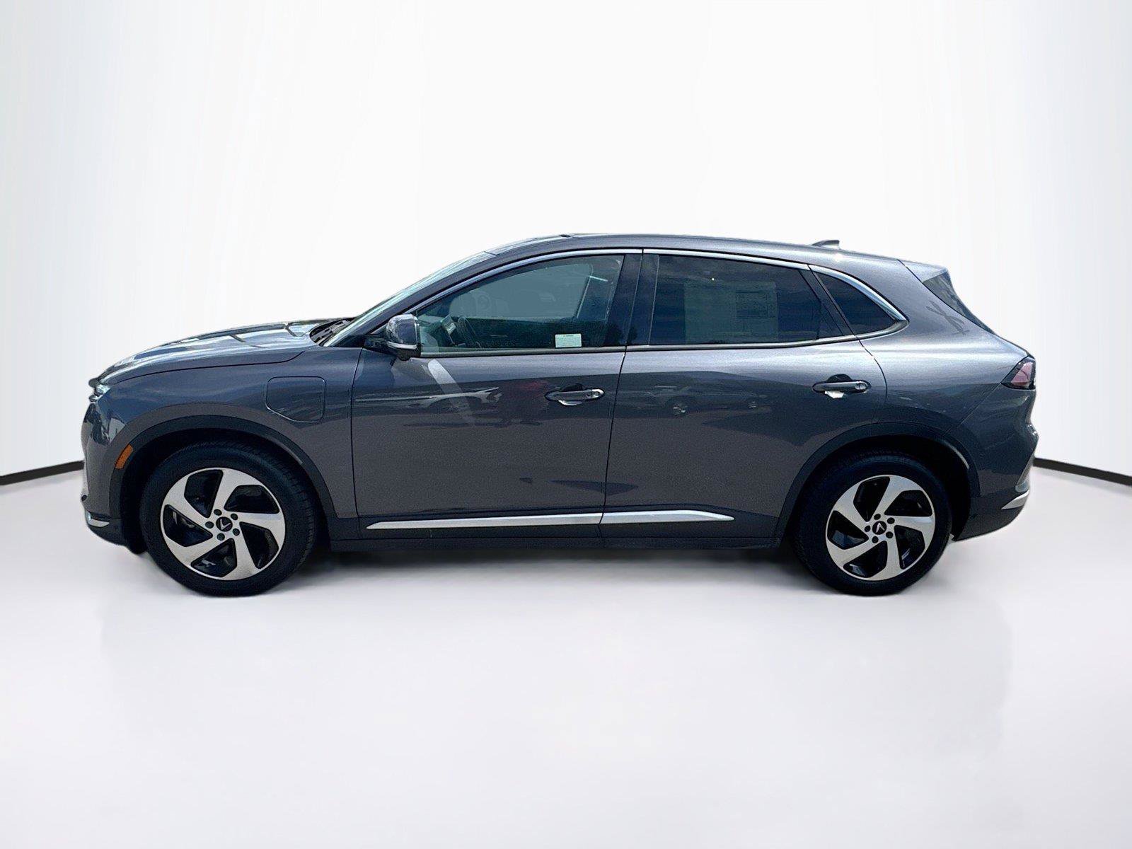 Used 2025 VinFast VF 8 Eco AWD/4WD image 2