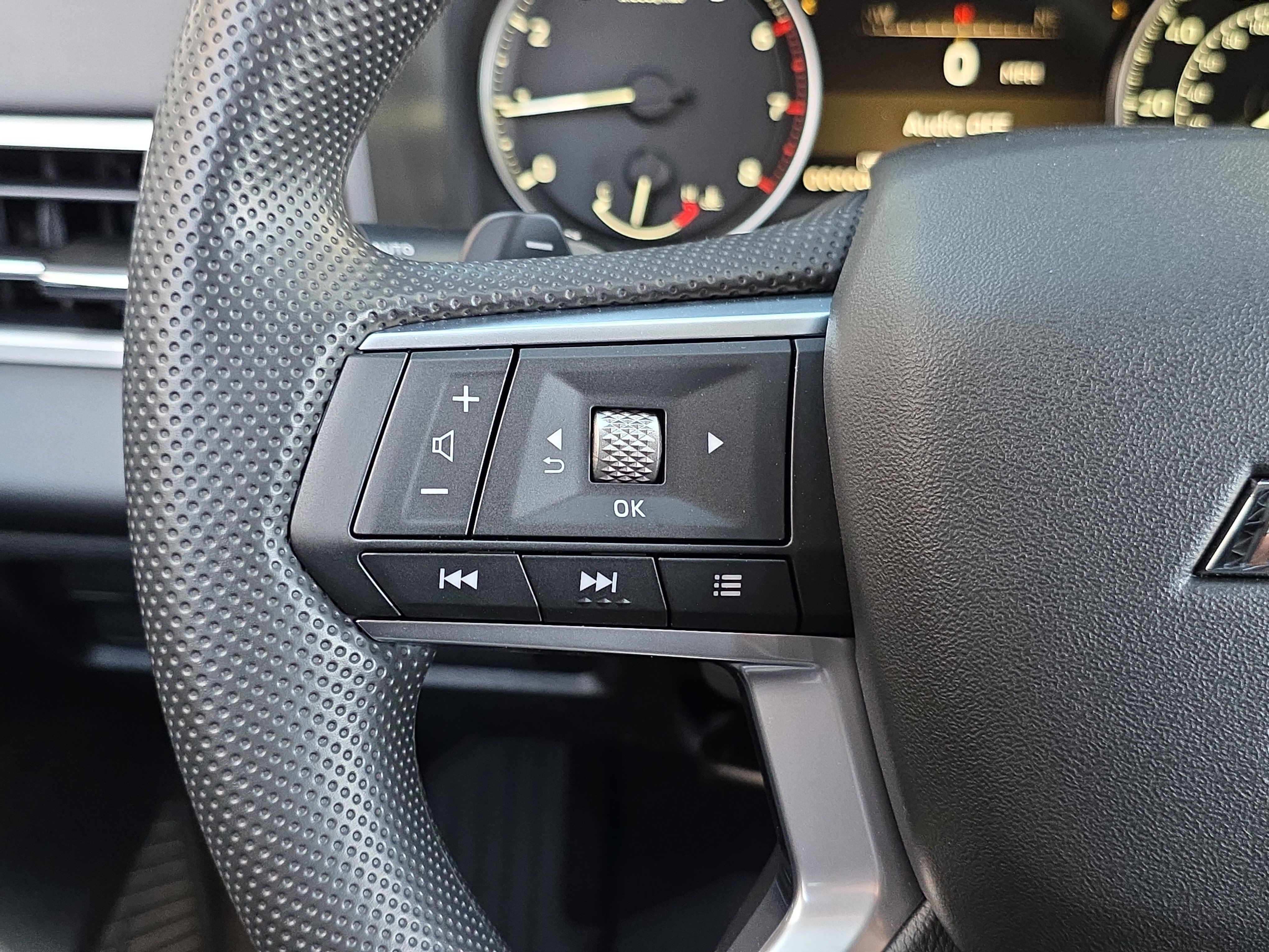 New 2026 Mitsubishi Outlander ES FWD image 16