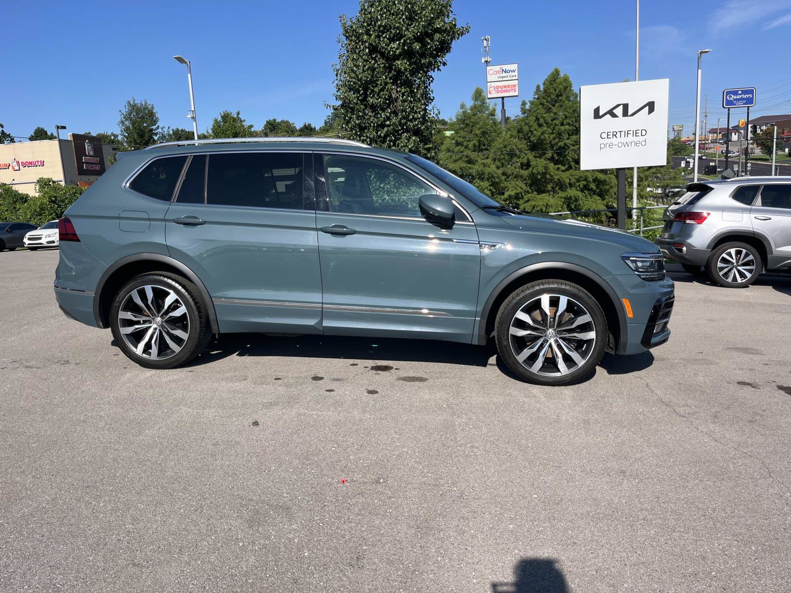 Used 2020 Volkswagen Tiguan SEL Premium R-Line AWD/4WD image 2