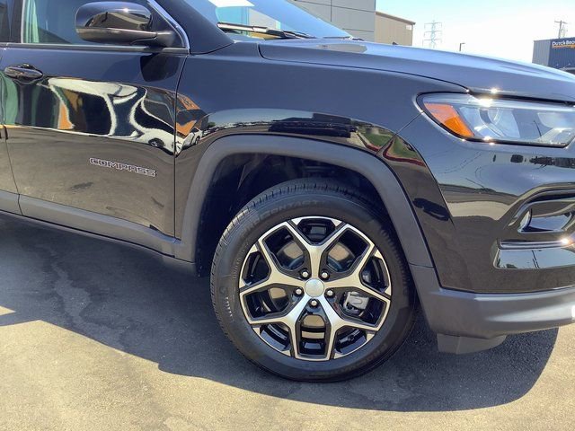 Used 2024 Jeep Compass Limited AWD/4WD image 3