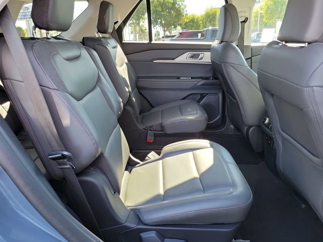Used 2025 Ford Explorer Active w/ Active Comfort Package RWD image 17