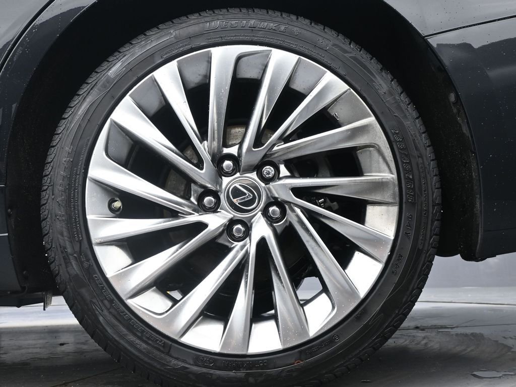 Used 2022 Lexus ES 300h 300h Luxury w/ Accessory Package image 10