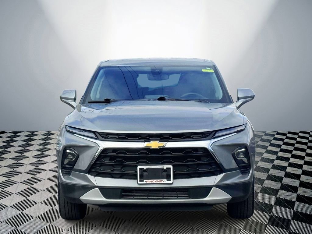 Used 2025 Chevrolet Blazer LT image 2