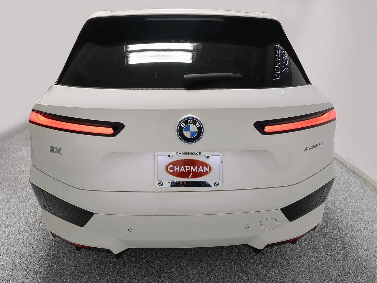 Used 2024 BMW iX xDrive50 w/ Sport Package AWD/4WD image 4