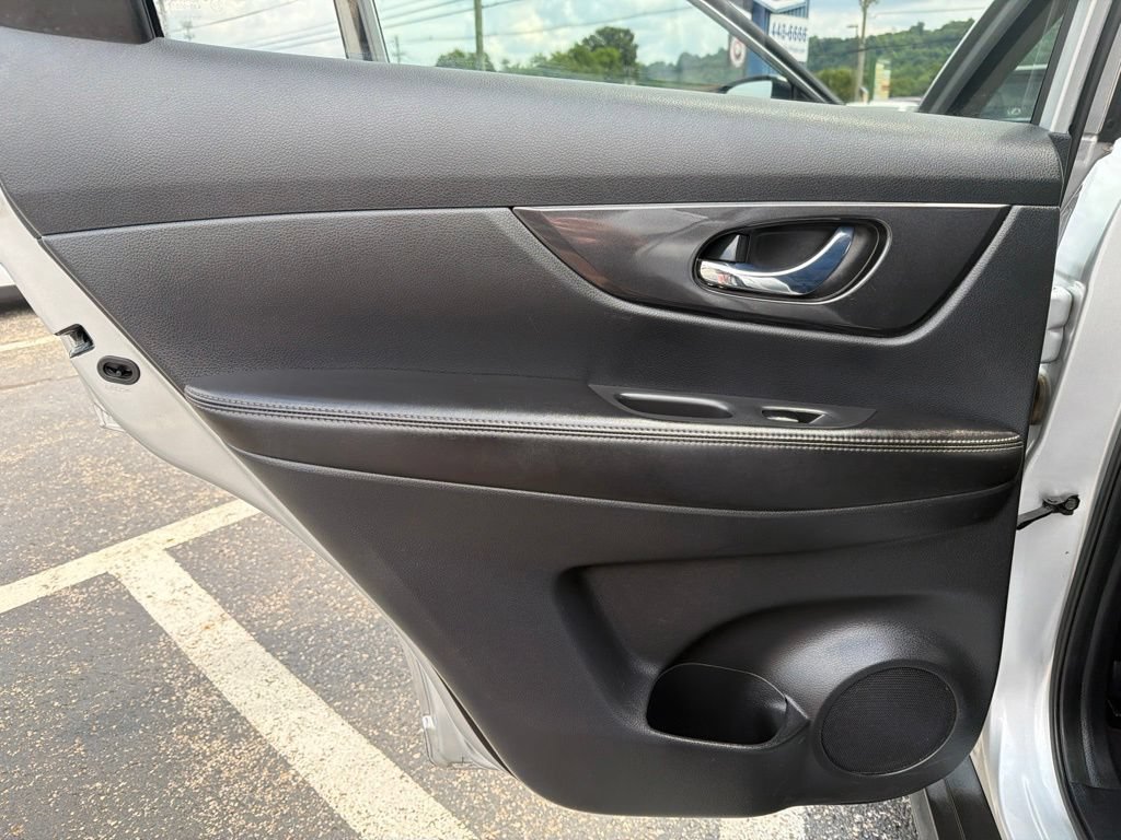 Used 2018 Nissan Rogue SV FWD image 23