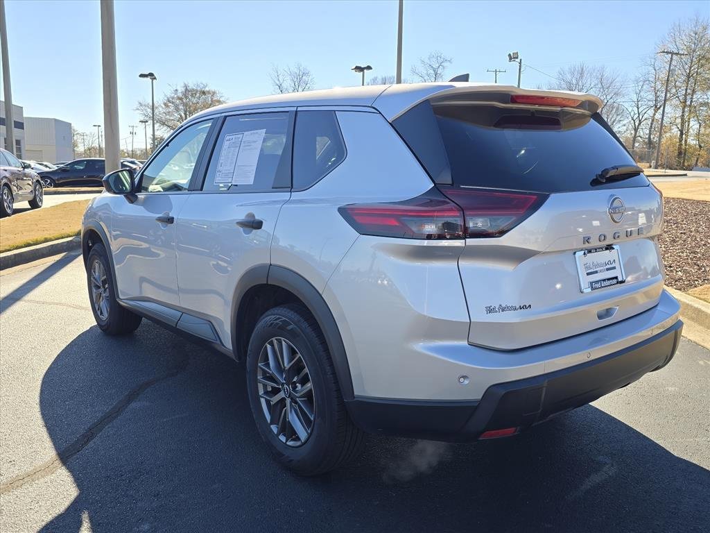 Used 2024 Nissan Rogue S image 5