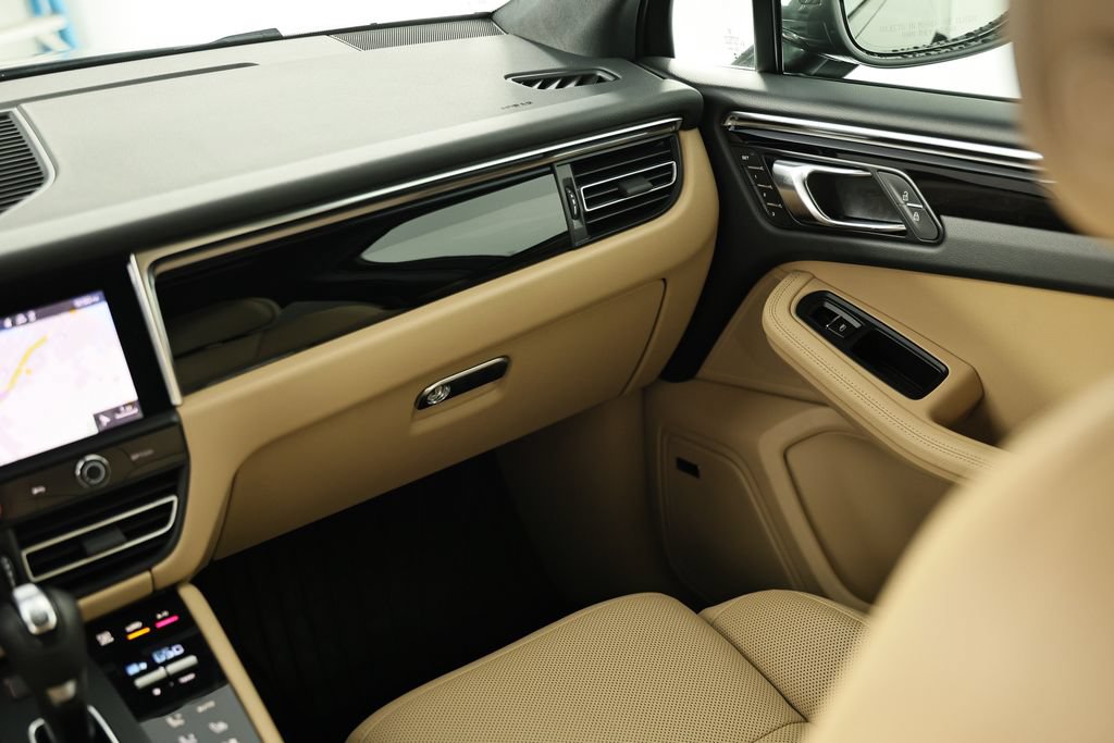 Certified 2026 Porsche Macan AWD/4WD image 31