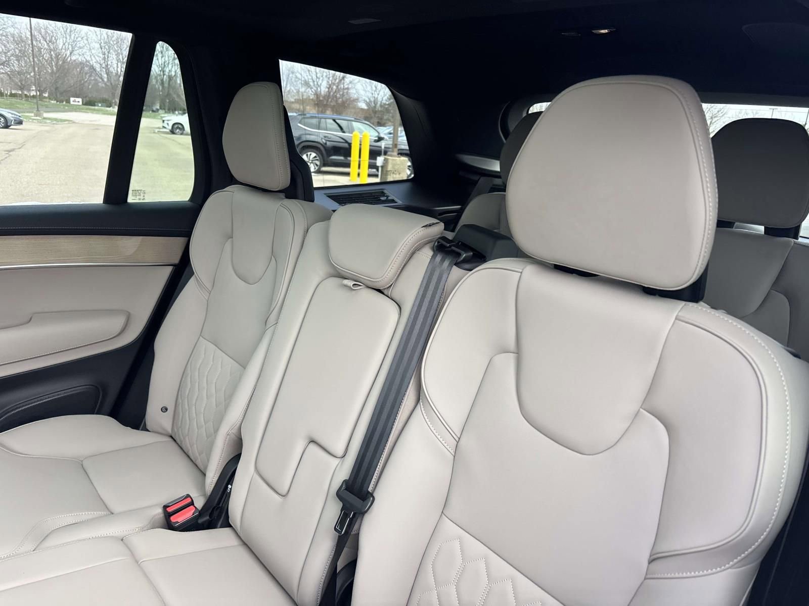 New 2026 Volvo XC90 T8 Plus w/ Protection Package Premier image 26