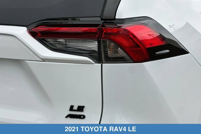 Used 2021 Toyota RAV4 LE w/ Carpet Mat Package (TMS) AWD/4WD image 28